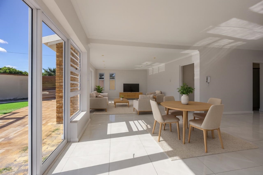 4 Bedroom Property for Sale in Zeekoevlei Western Cape